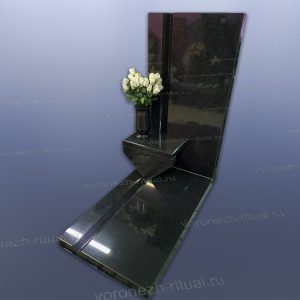 Композиция из гранита 082